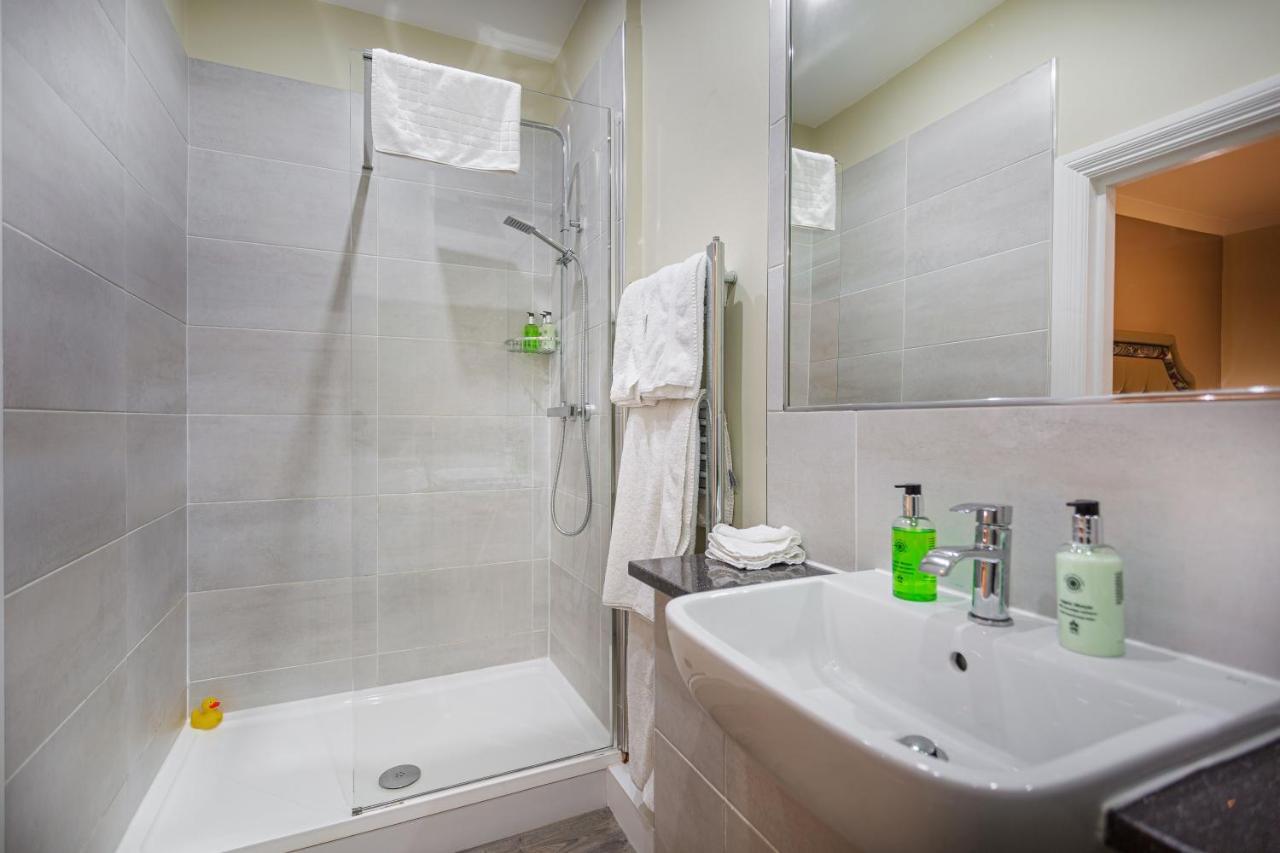 The Wynnstay Hotel, Oswestry, Shropshire Esterno foto